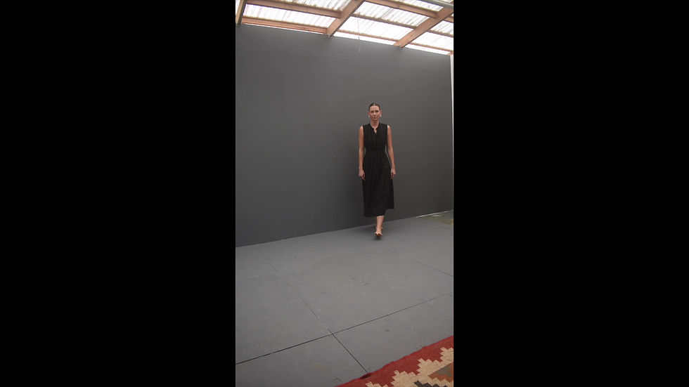 サムネイル： Black Charcoal Neck Gathered Dress