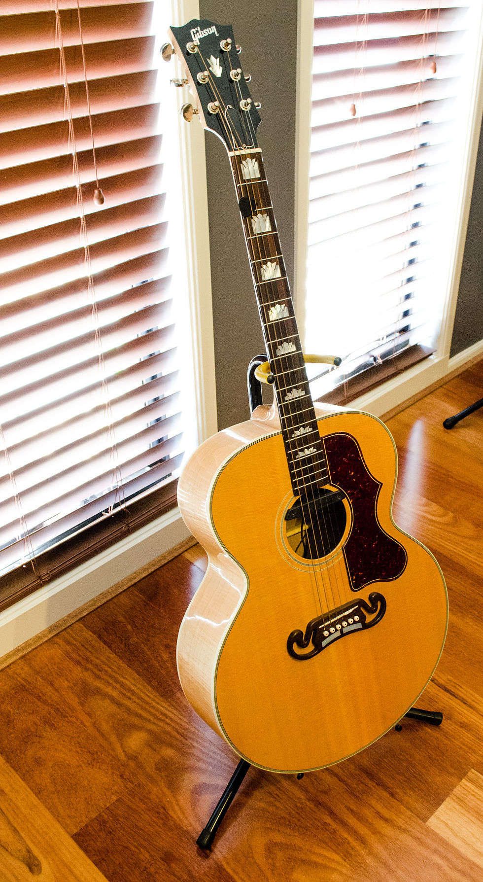 Gibson SJ-150 3