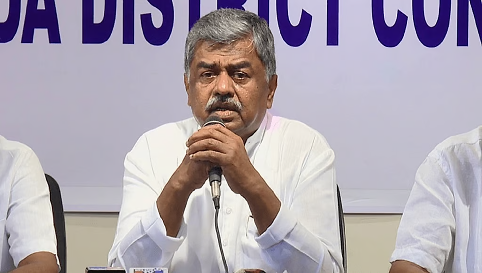 ವಿಧಾನ ಪರಿಷತ್ ನ ಏಳು ಸ್ಥಾನಗಳಿಗೆ ಜೂನ್ 18 ರಂದು ನಡೆಯುವ ಚುನಾವಣೆಗೆ ಕಾಂಗ್ರೆಸ್ ಇಂದು ತನ್ನ ಪಾಲಿನ ನಾಲ್ಕು ಸ್ಥಾನಗಳಿಗೆ ಅಭ್ಯರ್ಥಿಗಳ ಹೆಸರನ್ನು ಘೋಷಣೆ ಮಾಡಿದೆ.