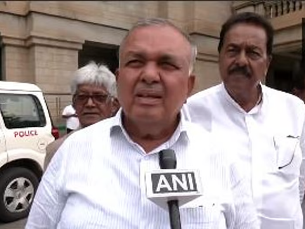 ಮೆಟ್ರೋ ಪ್ರಯಾಣ ದರ ಏರಿಕೆ; ಕೇಂದ್ರದ ಪಾತ್ರವಿಲ್ಲ ಎಂದ ಅಶ್ವಿನಿ ವೈಷ್ಣವ್; ಕಾನೂನನ್ನು ಓದಿಲ್ಲ ಎಂದ ರಾಮಲಿಂಗಾರೆಡ್ಡಿ