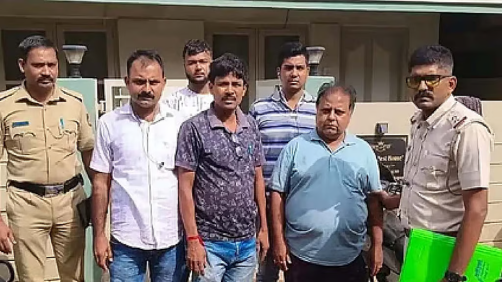 TMC ಮಾಜಿ ಶಾಸಕ ರಾಮೇಂದು ಸಿಂಹರಾಯ್ ಬೆಳಗಾವಿಯಲ್ಲಿ ಬಂಧನ: ಹೂಗ್ಲಿಯ ಪೊಲೀಸ್ ಠಾಣೆಗೆ ಕರತರುವಾಗ ಚೋರ್..ಚೋರ್ ಎಂದು ಮೊಟ್ಟೆ, ಚಪ್ಪಲಿ ಎಸೆದ ಬಿಜೆಪಿ ಕಾರ್ಯಕರ್ತರು-Video