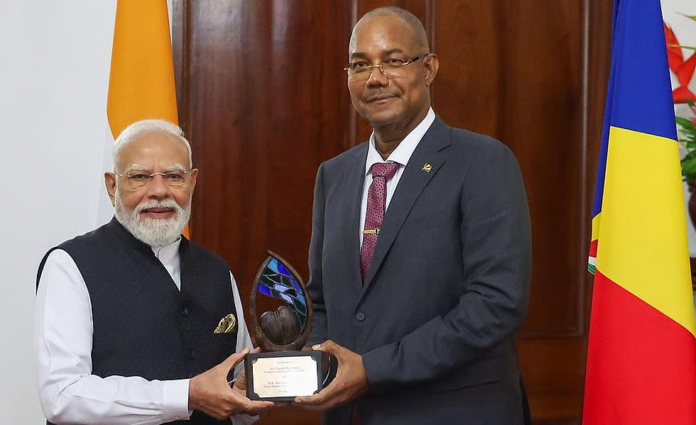 ಭಾರತ ಮತ್ತು ಸೆಶೆಲ್ಸ್ ಒಂಬತ್ತು ಮಹತ್ವದ ಒಪ್ಪಂದಗಳಿಗೆ, ಅದರಲ್ಲೂ ಪ್ರಮುಖವಾಗಿ ಪ್ರತ್ಯರ್ಪಣಾ (Extradition) ಒಪ್ಪಂದಕ್ಕೆ ಸಹಿ ಹಾಕುವ ಮೂಲಕ ತಮ್ಮ ಕಾರ್ಯತಂತ್ರದ ಪಾಲುದಾರಿಕೆಯನ್ನು ಮತ್ತಷ್ಟು ಬಲಪಡಿಸಿವೆ.