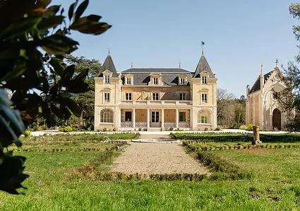 chateau-leognan-exterieurs-017.webp