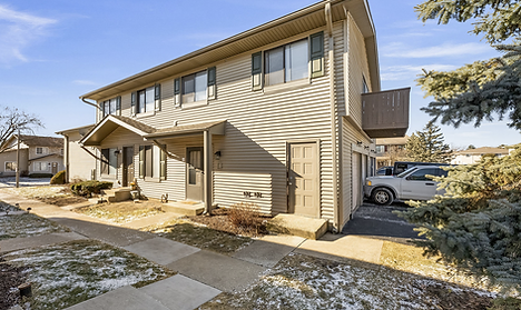 Condo in Warrenville, IL represented by HomeTrade Realty.