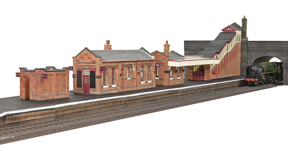 Bachmann Maroon and Cream GC building set