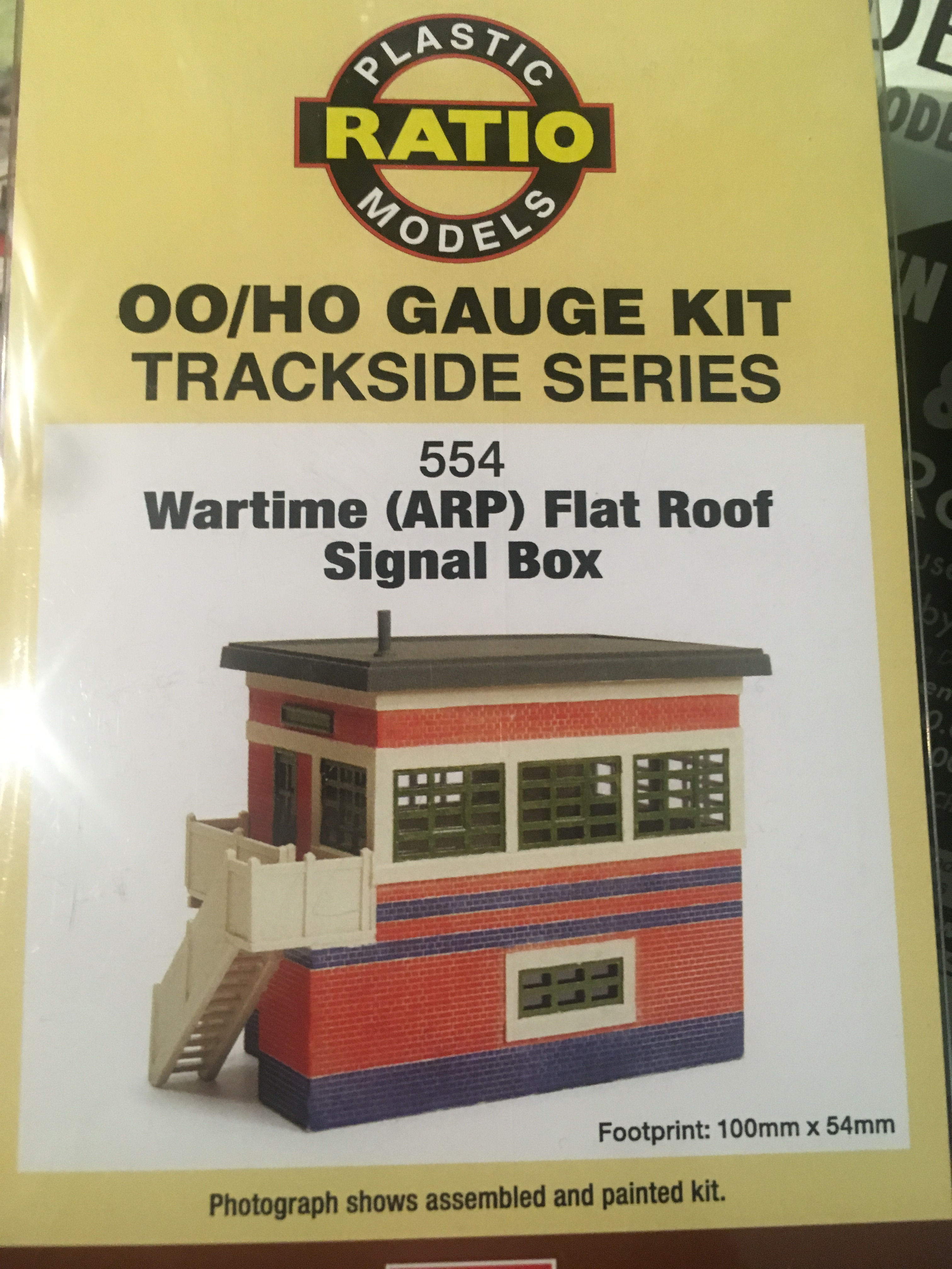 Ratio OO Wartime ARP Style Flat Roof Signal Box Plastic Kit 554