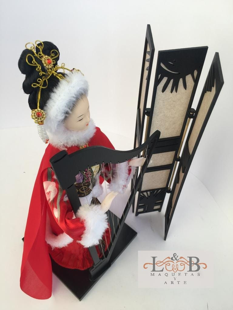 Miniatura: Muñeca China con arpa y biombo
