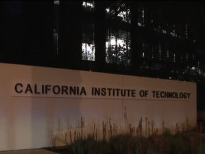 캘텍 천체물리학자, 자택서 총격에 숨져