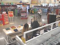 소비자 신뢰지수 2021년 1월 이후 최저.."불확실성 우려"