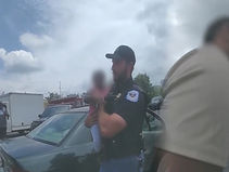 뜨거운 차량에 아이들 두고 떠나..아버지 체포