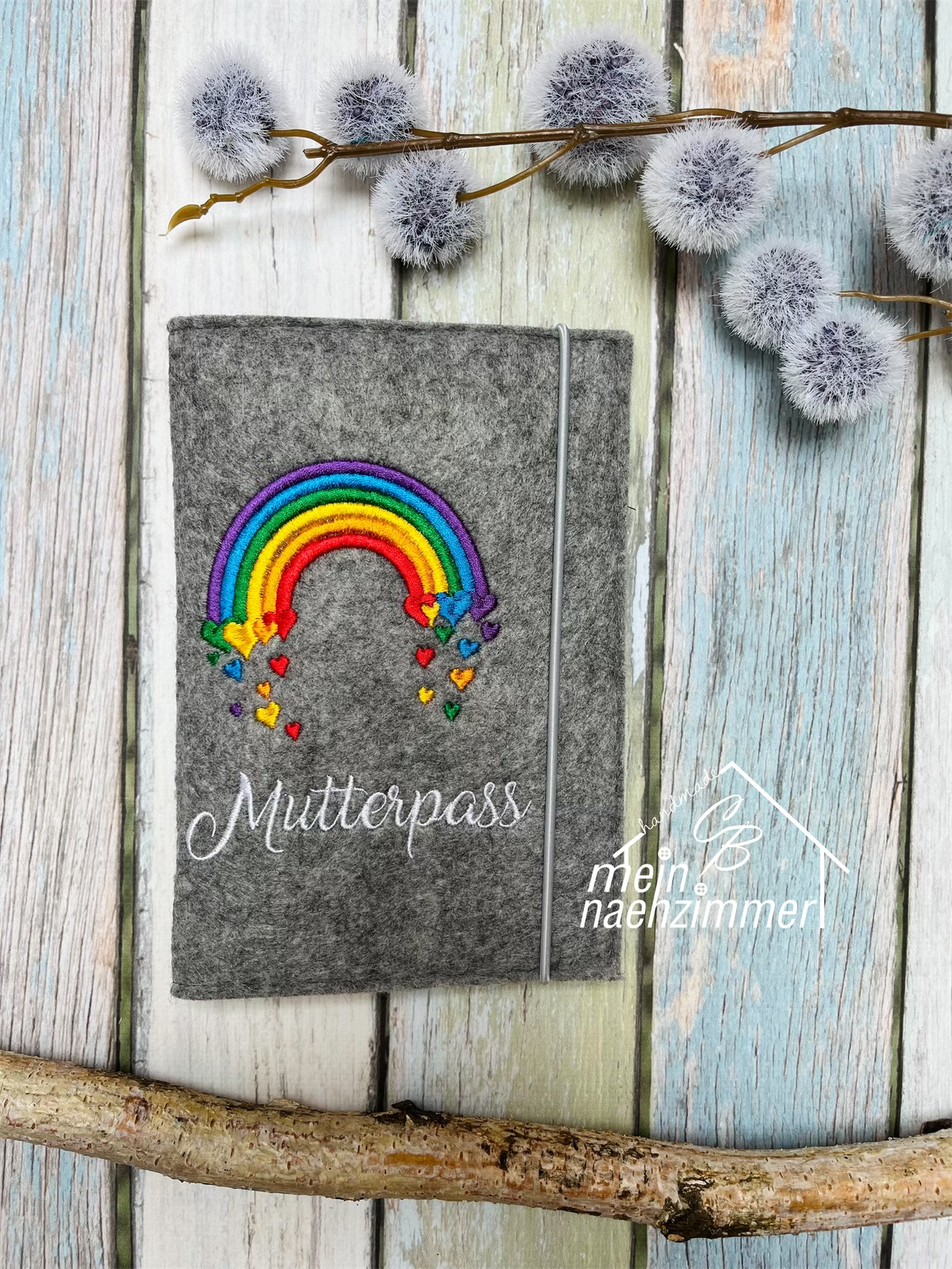Mutterpasshülle aus Filz *PRIDE* Regenbogen