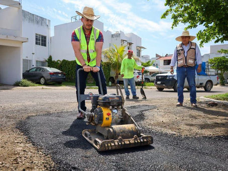 Supervisa Israel Santillán jornada de bacheo en Palma Real