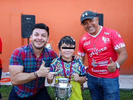 Israel Santillán refrenda su compromiso con el deporte en las finales de la Liga Municipal de Fútbol