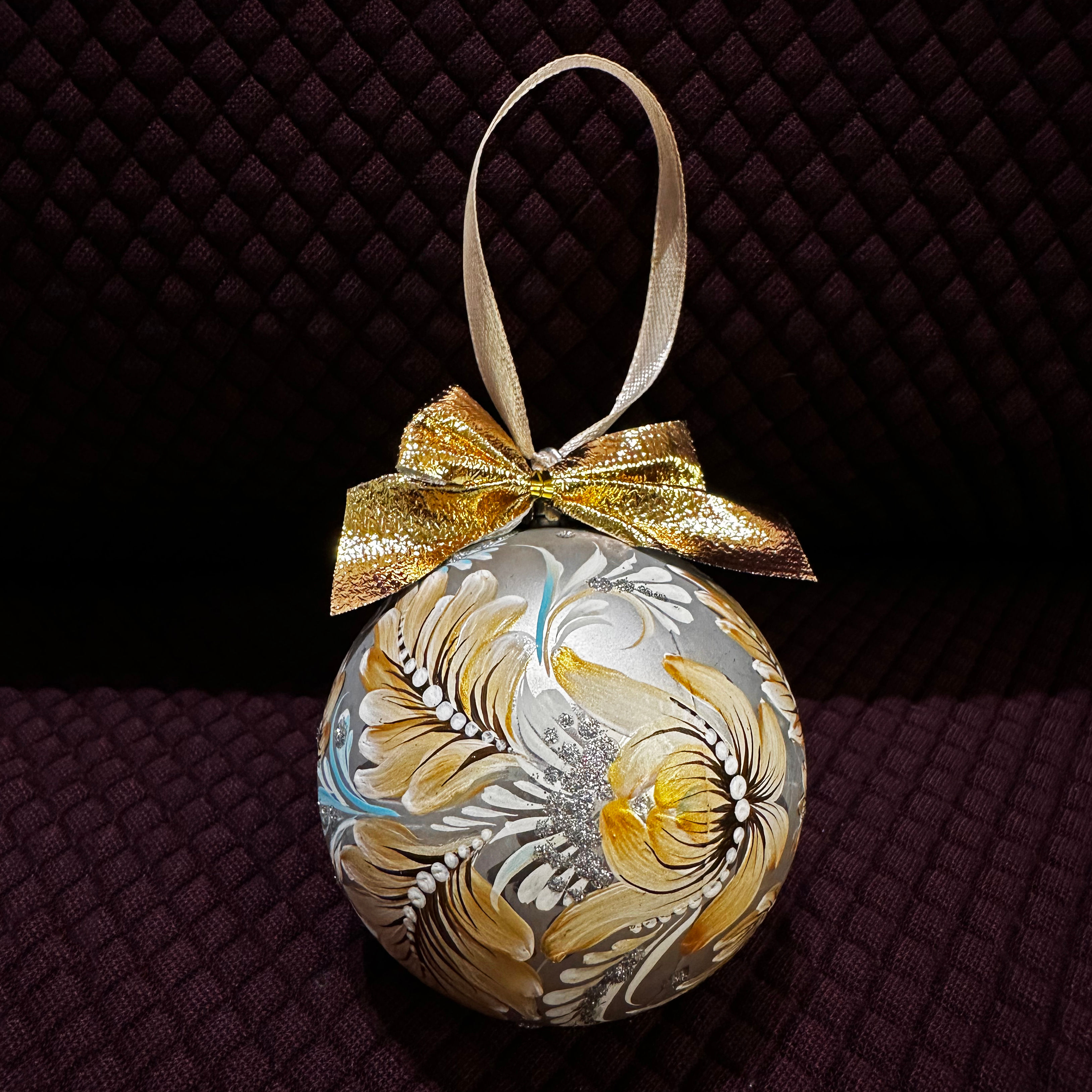 CHRISTMAS ORNAMENTS - GOLDEN RADIANCE