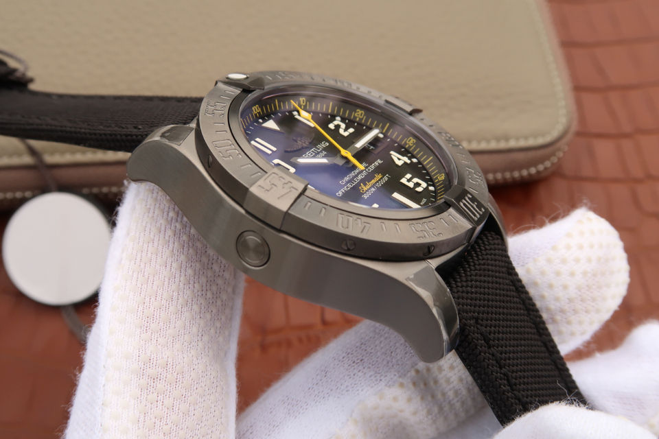 Miniature : Breitling Avenger II  -1:1 Superclone