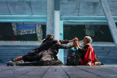 Raccolta fotografica di Thérèse di Stefano Ricci. Movimenti di Stellario Di Blasi. Foto di Rosellina Garbo