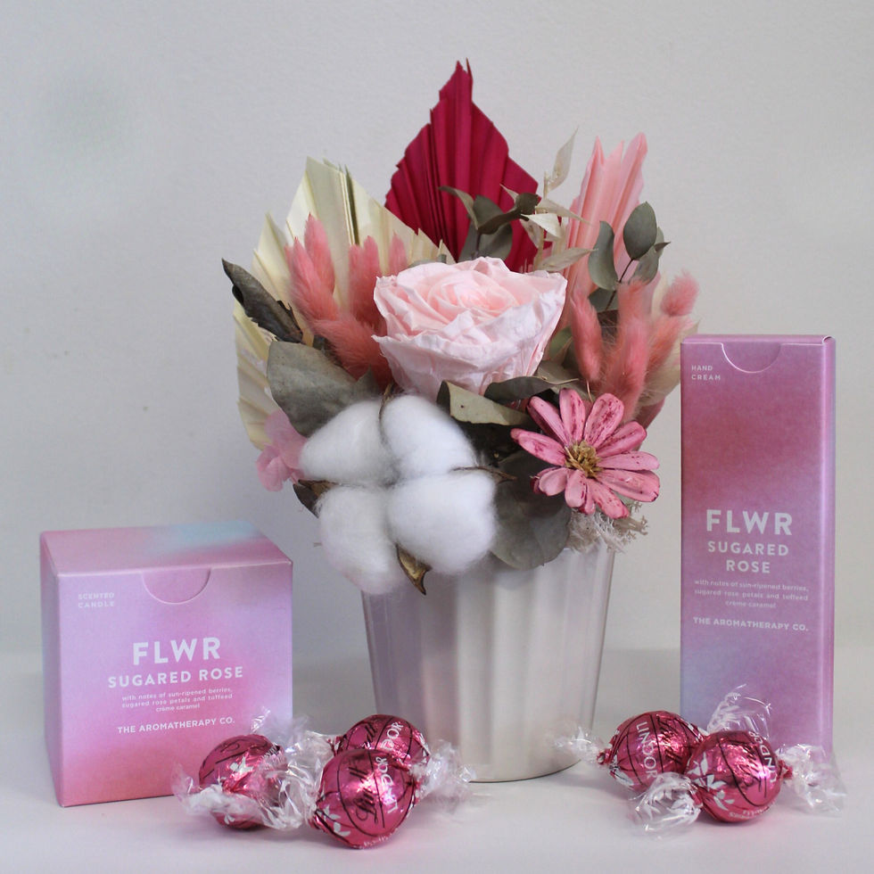 kora floral boutique māwhero pink gift box