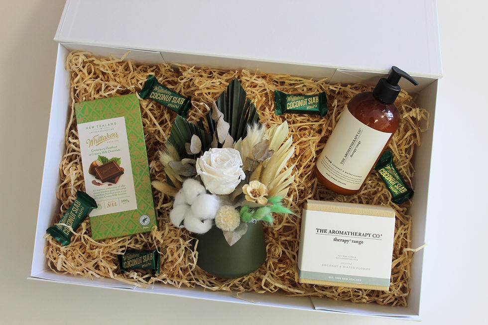 kora floral boutique kākāriki green gift box