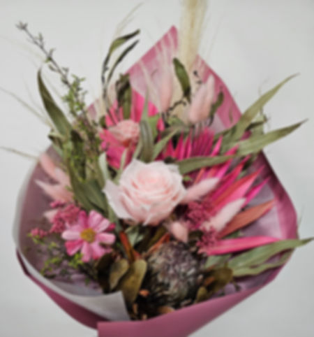 Kora Floral Boutique, Gisborne Florist, Dried Posy, Dried Flowers, Preserved Flowers, Māwhero Pink