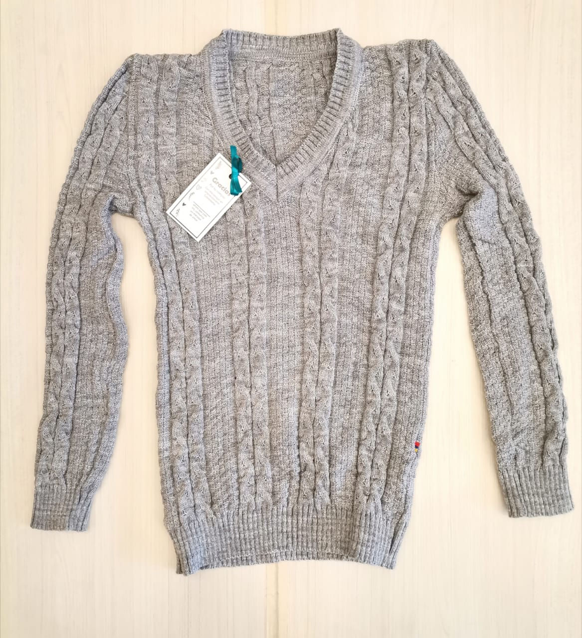 Buso Burdeos cuello V gris