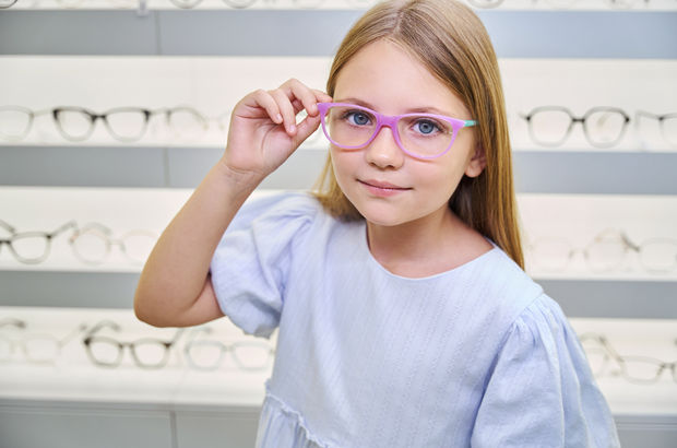 5-tranquil-little-girl-trying-on-eyeglasses-in-optic-2026-03-20-04-31-47-utc.jpg