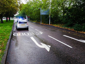London minicab caught on the wrong side of the road just feet away from large directional signs