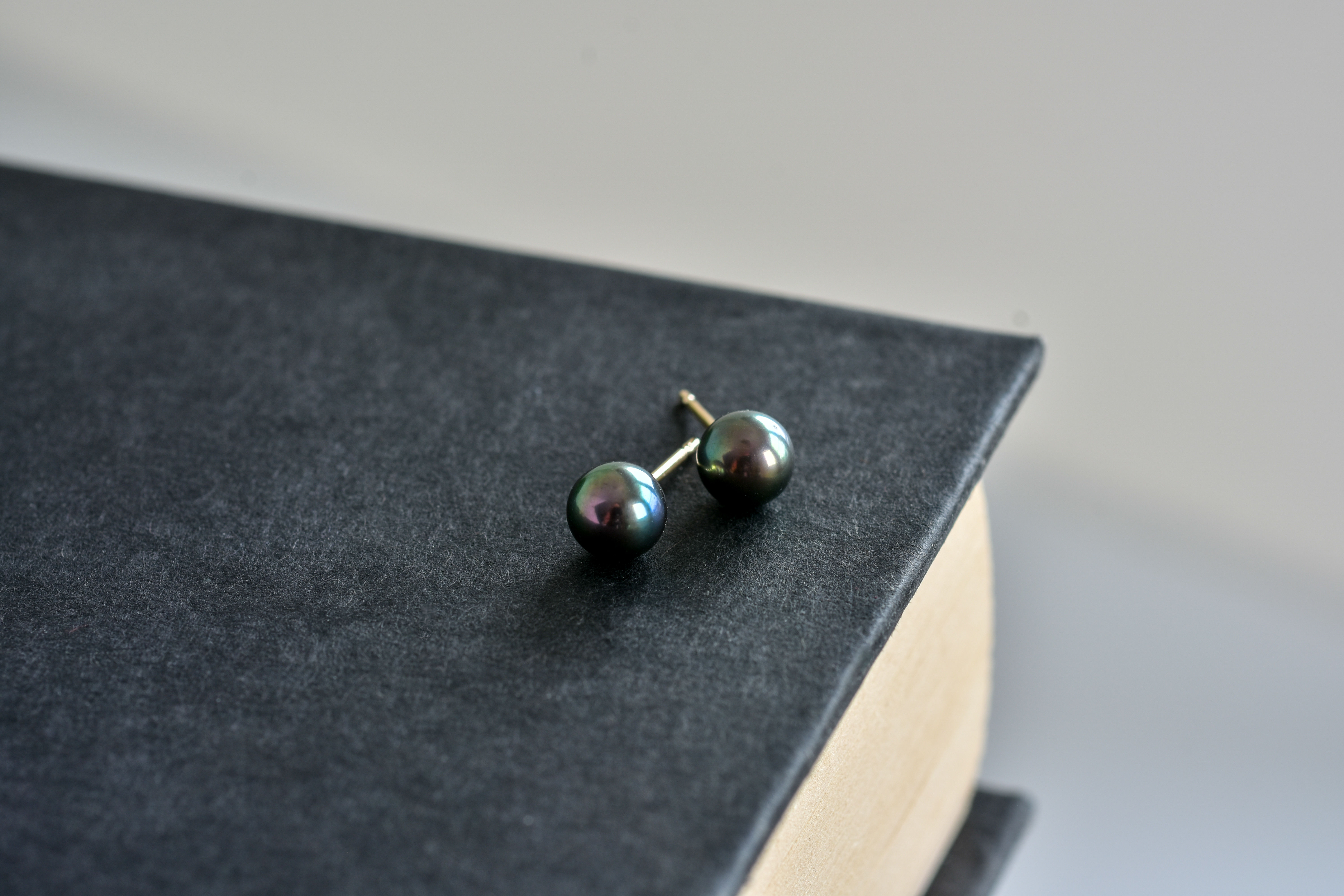 14k Yellow Gold Black Freshwater Pearl Studs
