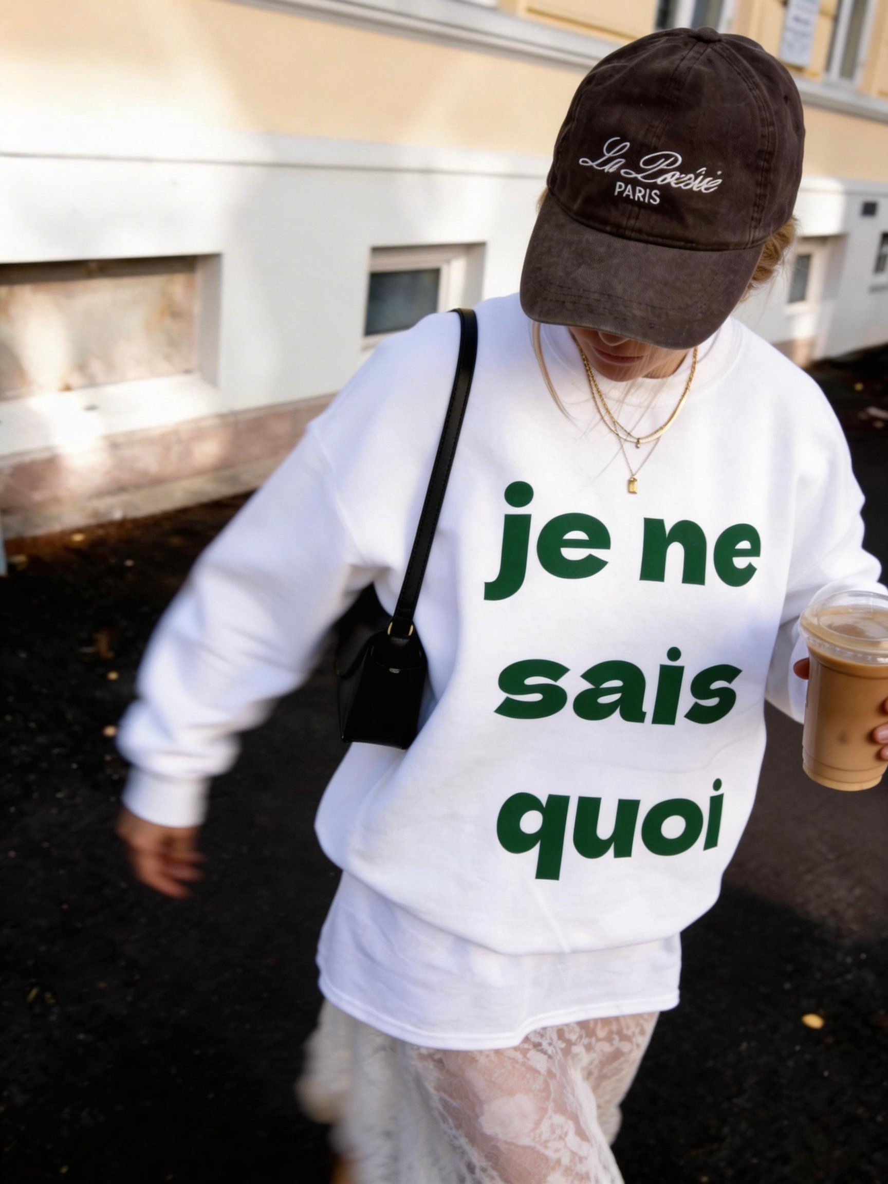 Je Ne Sais Quoi Crewneck Sweatshirt — French Phrase Cozy Sweatshirt