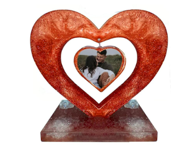 Beginner resin art class in Massachusetts using epoxy and silicone molds