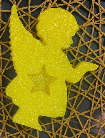 Thumbnail: Resin art for beginners: boxed angel tealight holder with pigment guide