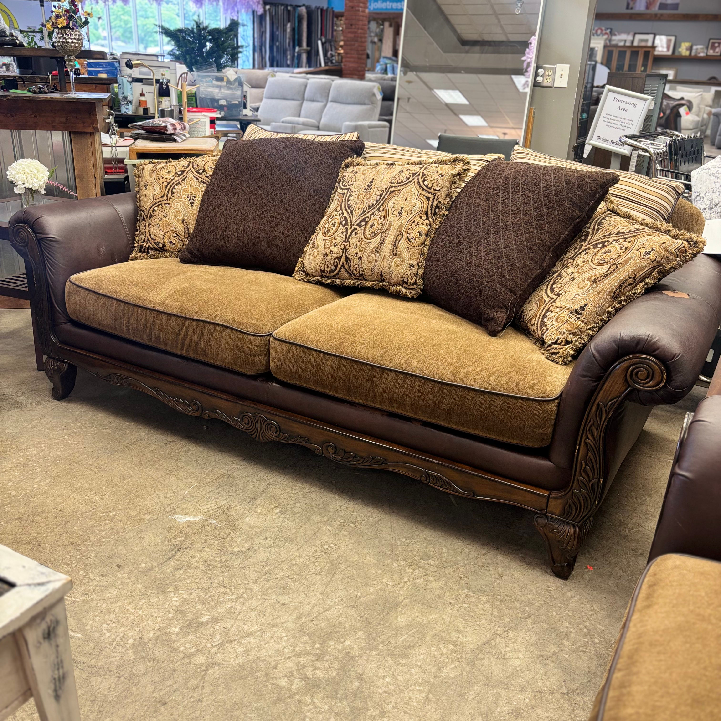 Traditional Style Sofa