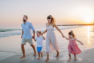 happy-family-with-little-kids-esmall.jpg