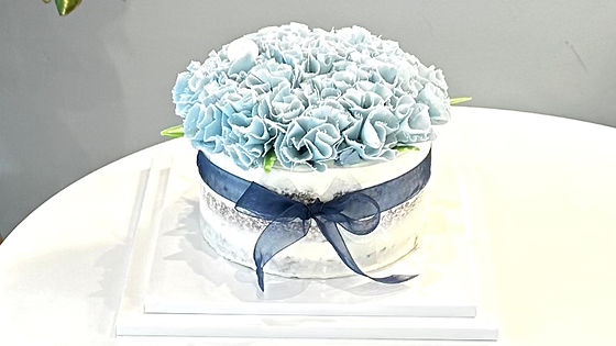 Blue Chocolate Bouquet cake