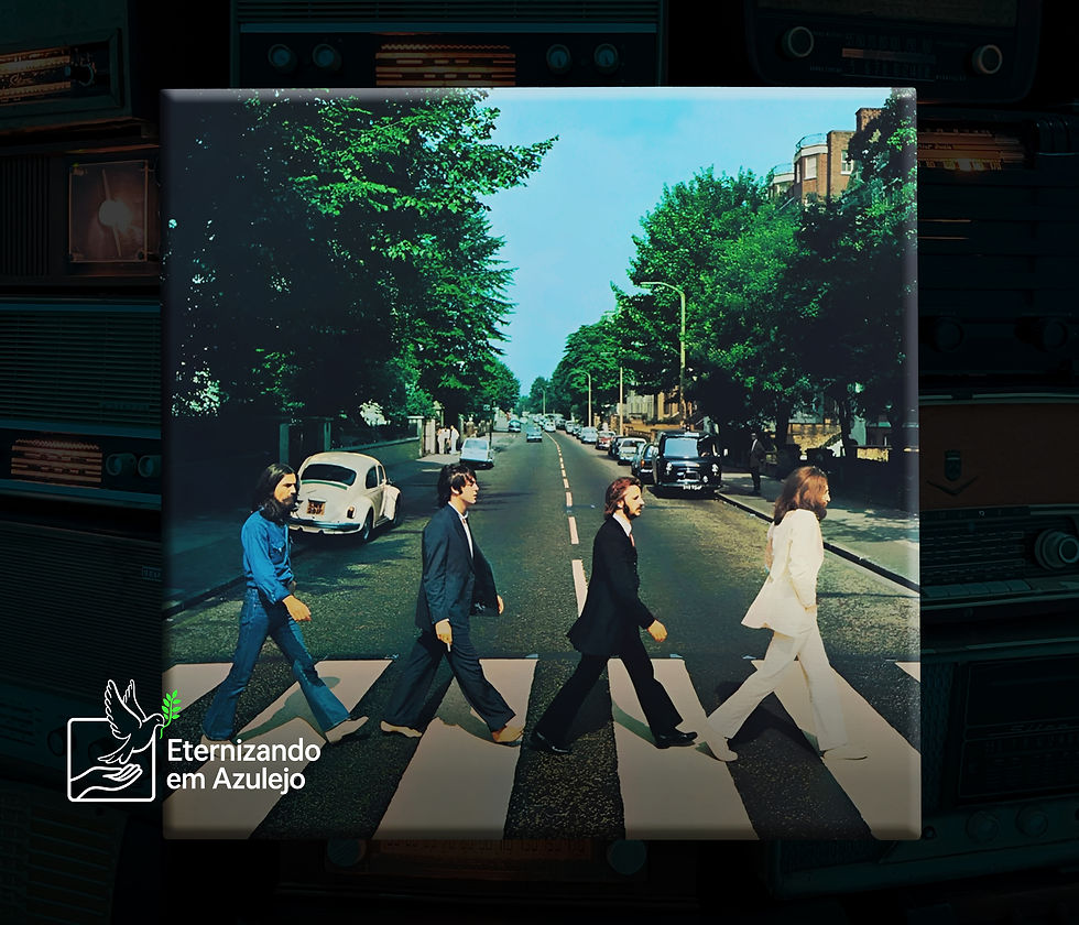 Azulejo Personalizado Capa de Disco The Beatles Abbey Road em cerâmica com John Lennon Ringo Starr Paul McCartney e George Harrison na faixa de pedestres.