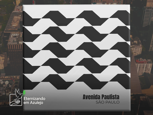Azulejo personalizado são paulo avenida paulista exibindo o padrão geométrico em preto e branco do calçadão icônico e escrita no canto inferior.