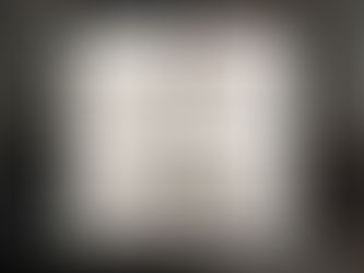 mosaico biblico em azulejo com frase eu e minha casa serviremos ao senhor e desenho de casa com corações.