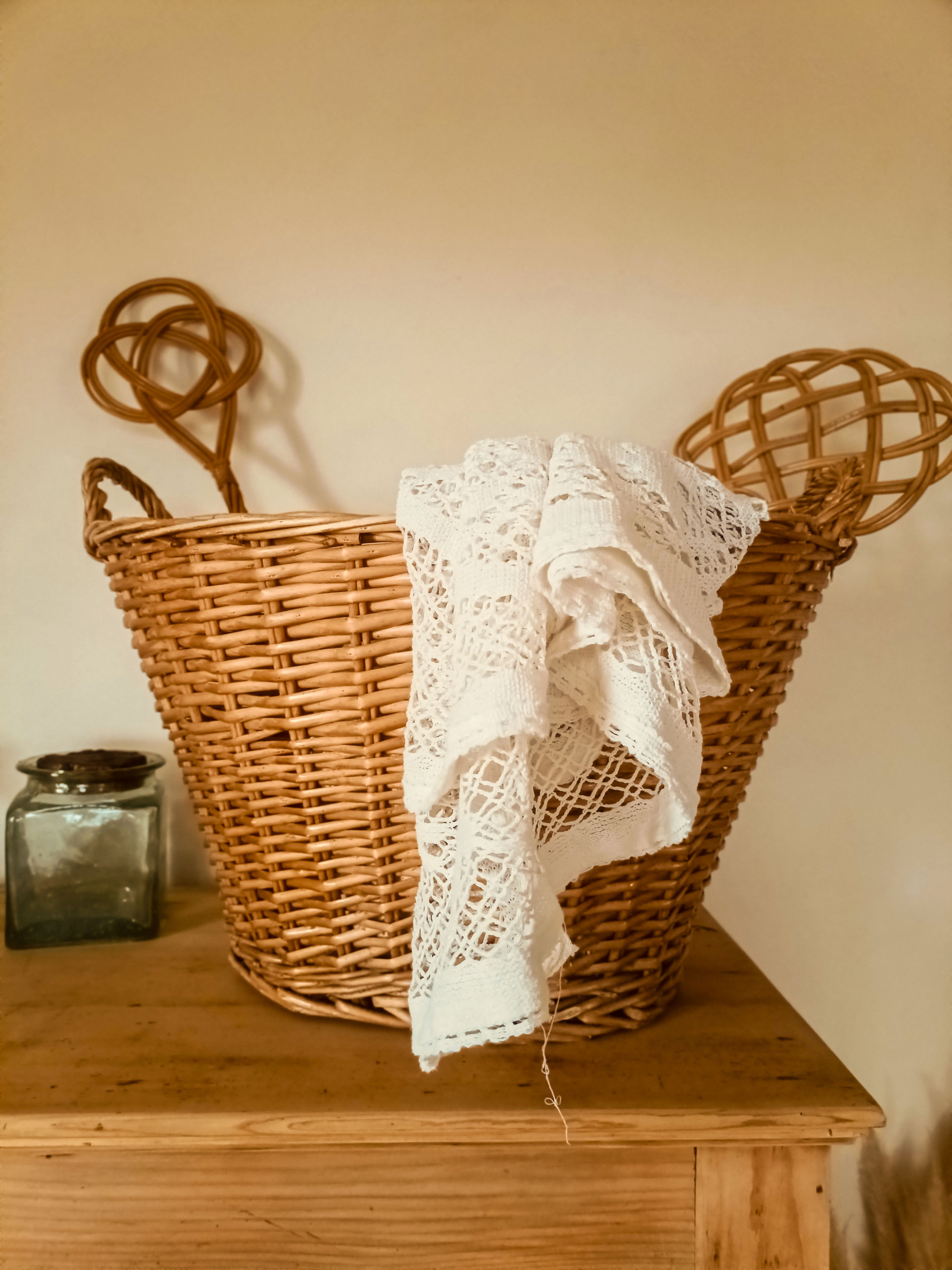 Panier en osier avec deux anses