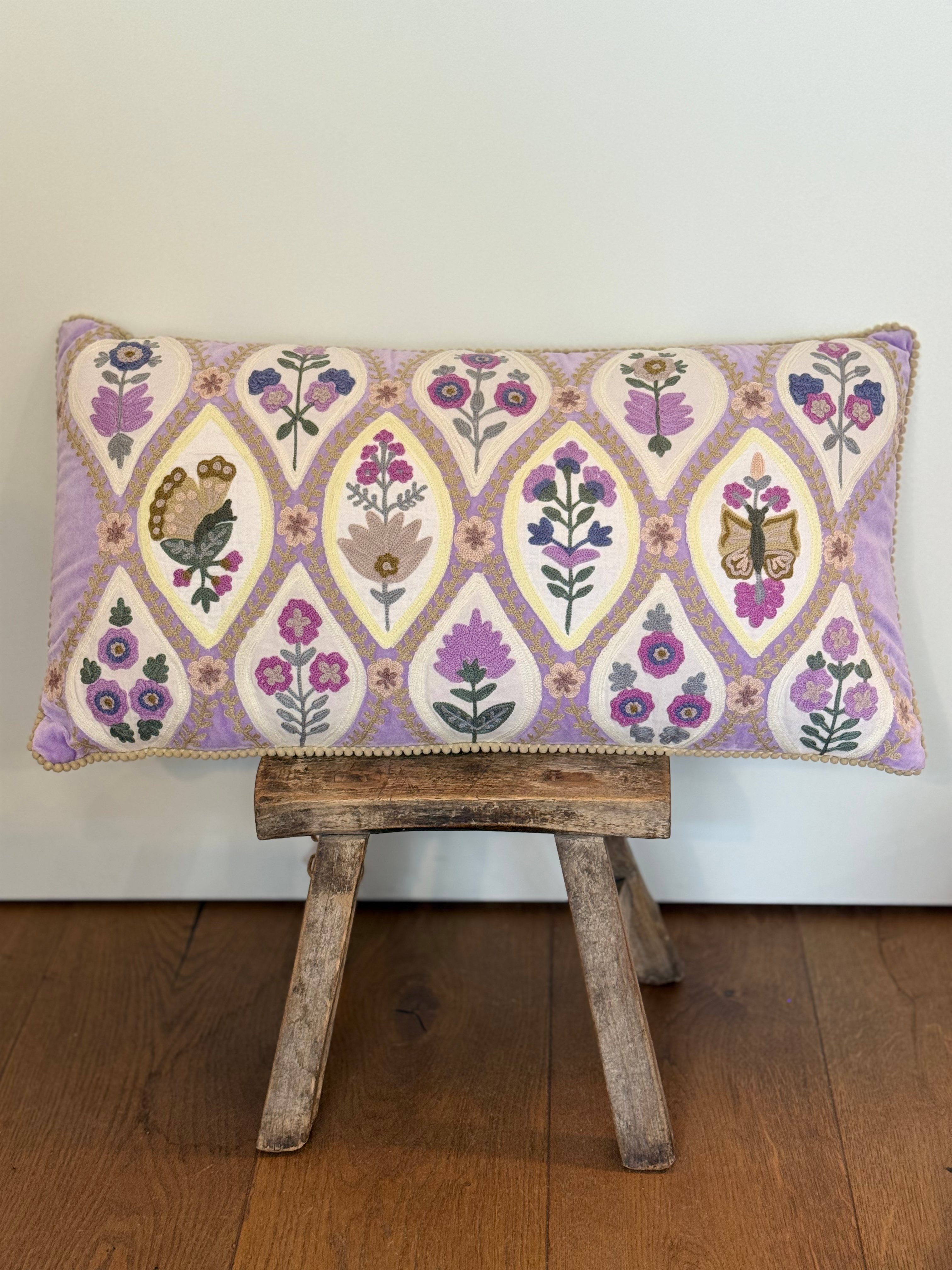 Butterfly & Floral Lavender Kissen