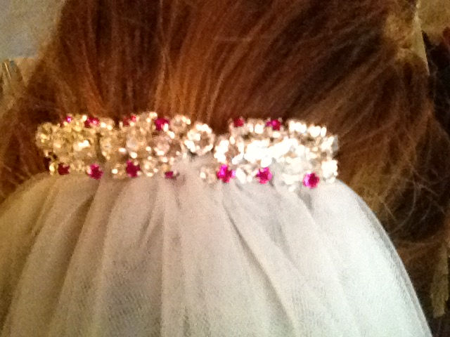 Thumbnail: Bridal cerise and clear Swarovski crystal Veil hair comb