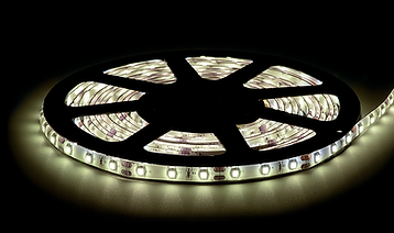 rollo de tira led encendido sobre un fondo oscuro