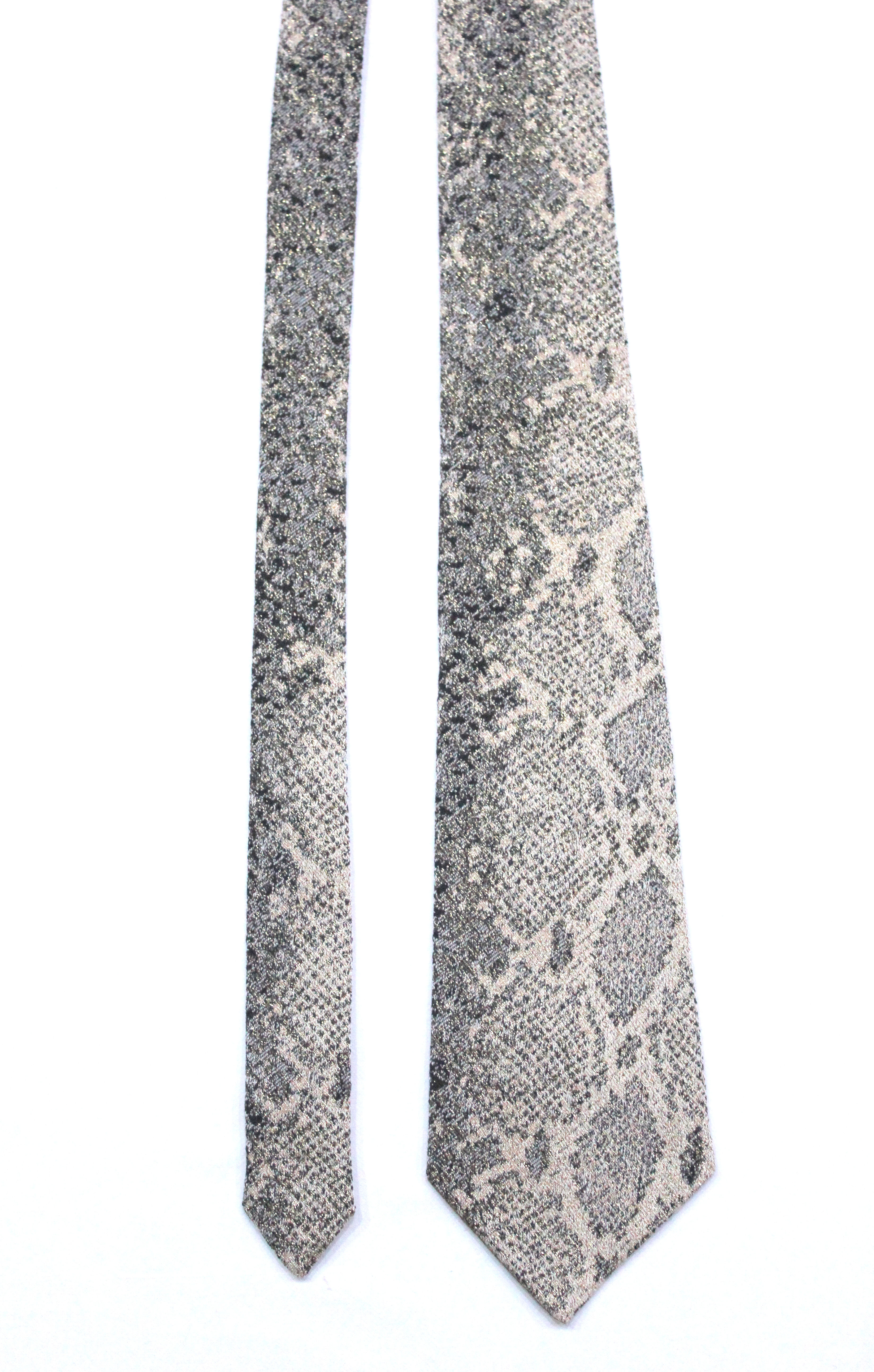 Следите на змията