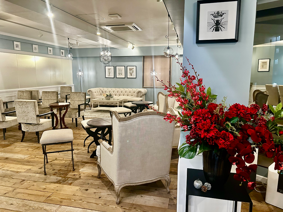 サロンのお花が華やかな冬のアレンジへ♪