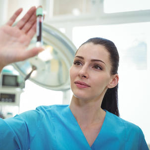 בדיקות דם או מעבדה בבית