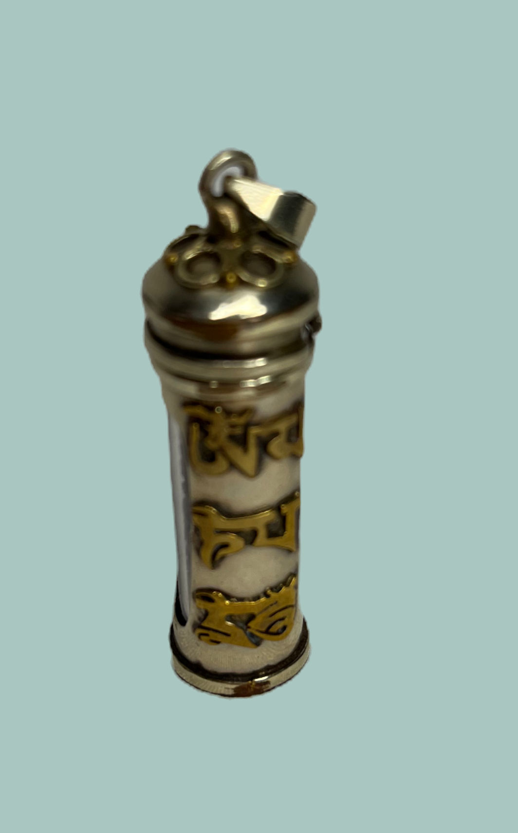 Pendentif cylindre de prière en métal