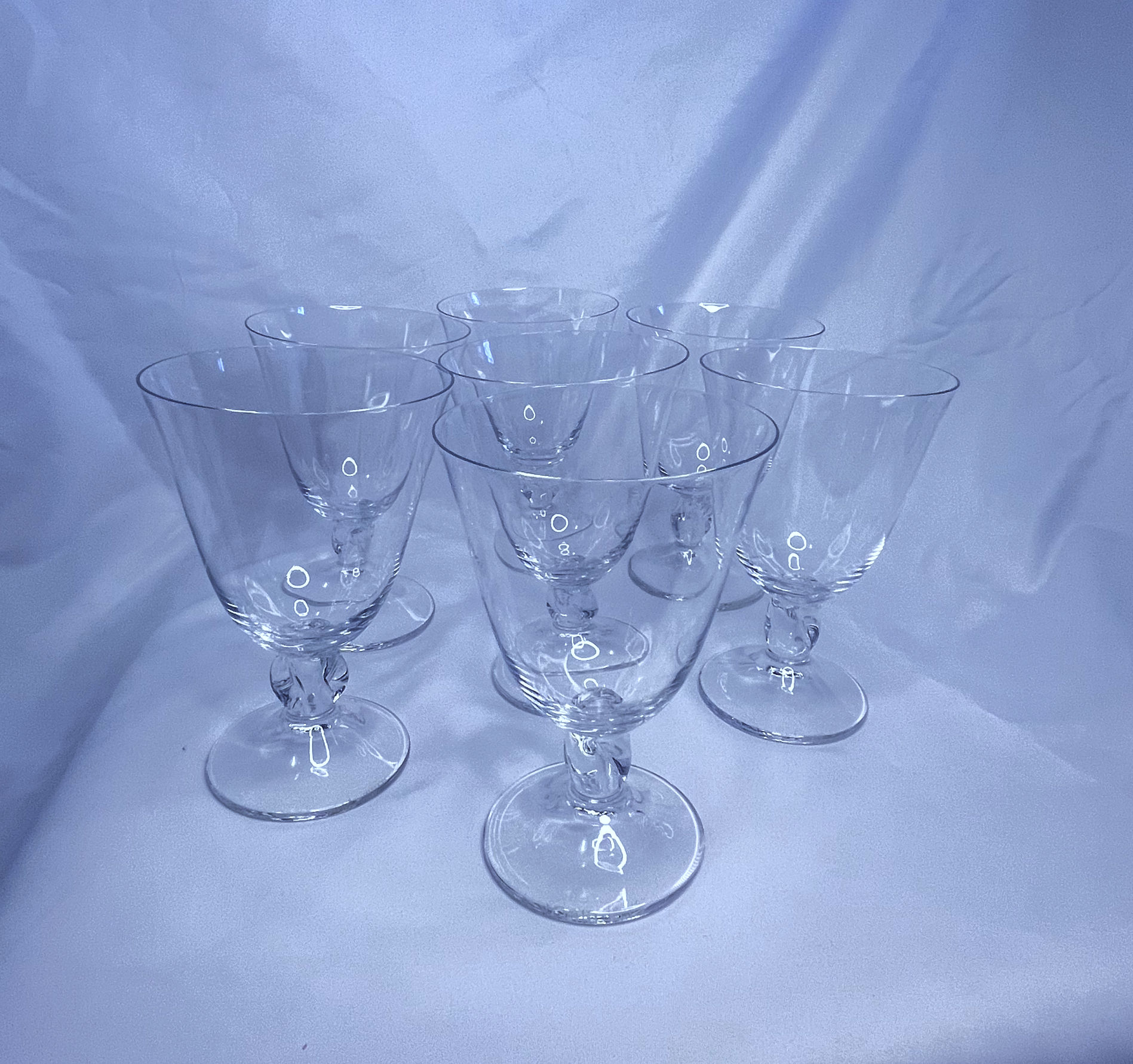 7 verres à vin en cristal