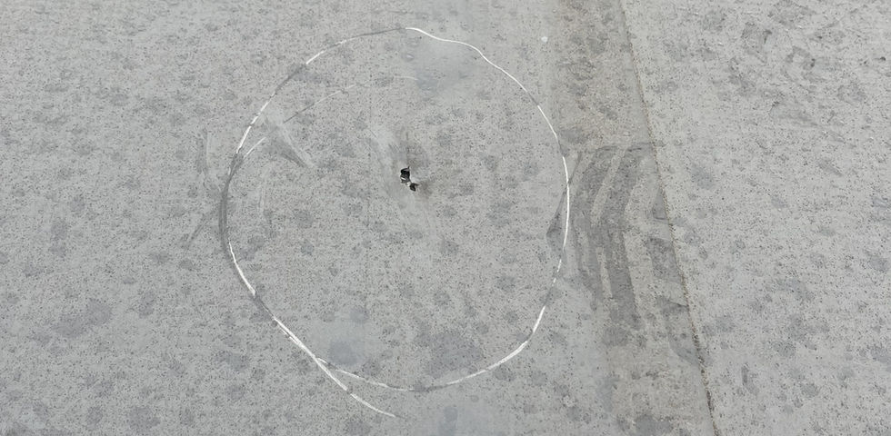 trou sur membrane pvc = réparations toiture à venir à Fréjus