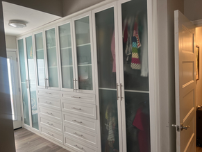 reach-in-closet-with-doors