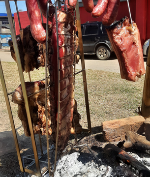 Churrasco sendo preparado no fogo, Costela fogo de chão