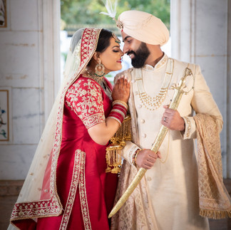 couple posing for sikh wedding