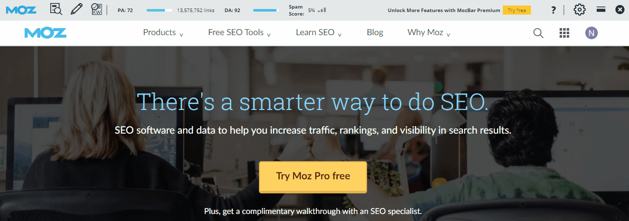 animated gif showing mozbar in action on moz.com